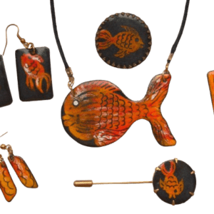 Smaltovaná souprava s rybami. Hodí se k letním a volnočasovým outfitům. Sestavte si vlastní kombinaci šperků.