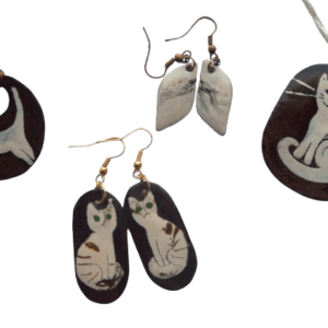 Smaltovaná souprava s kočkami. Vyberte si ten správný kočičí šperk pro každou příležitost.