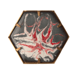 Smaltovaná šedobílá brož. Můžete ji připnout na sako či šaty. Hodí se k formálnímu stylu. Doplňte ji náušnicemi nebo přívěskem ve stejných barvách.