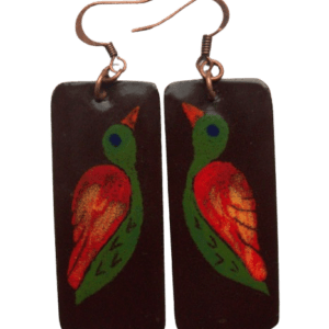 Smaltované náušnice s papoušky. Vyniknou ve světlých vlasech. Pro milovnice velkých náušnic. Doplňte je přívěskem nebo sponkami ve stejných barvách.