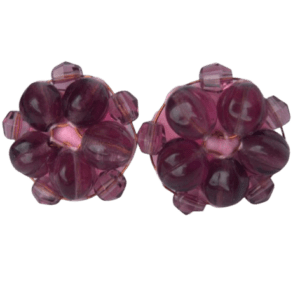 Fialové korálkové náušnice. Puzety slušící zimnímu typu. Dodávám je s plastovými nebo kovovými zarážkami. Slaďte je s náramkem či broží ze stejných korálků.