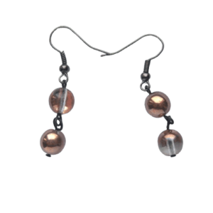 Fialovohnědé korálkové náušnice. Elegantní šperk, který se hodí pro každou příležitost. Doplňte jej náramkem ze stejných korálků.