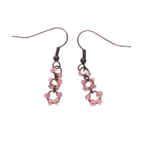 Růžové korálkové náušnice. Hodí se jeho dárek i pro malou slečnu. Vyberte si k nim brož, sponku nebo náramek ze stejných korálků.