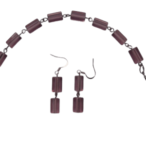 Fialová korálková souprava. Náušnice a náramek pro každou příležitost. Sluší podzimnímu typu.