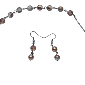 Fialovohnědá korálková souprava. Elegantní náramek a náušnice ze stejných korálků.