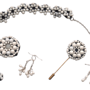 Bílá korálková souprava. Šperky a doplňky pro každou příležitost.