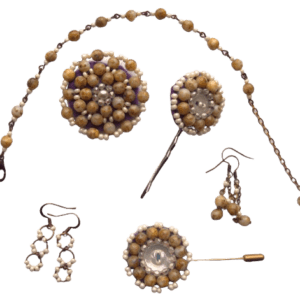 Béžová korálková souprava. Šperky a doplňky pro každou příležitost.