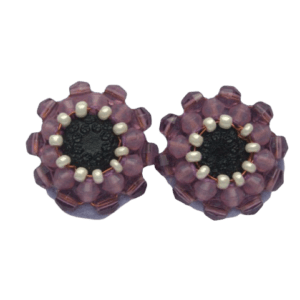 Korálkové klipy na boty. Sluší podzimnímu typu. Hodí se pro zvláštní příležitosti. Vyberte si k němu náramek, náušnice nebo brož ze stejných korálků.