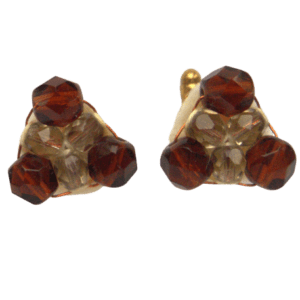 Béžové korálkové manžetové knoflíčky. Hodí se ke košili v krémové barvě a podzimnímu outfitu. Doplňte je jehlicí do klopy ve stejných barvách. Pro Váš dámský doprovod nabízím brož a náušnice ze stejné kolekce.