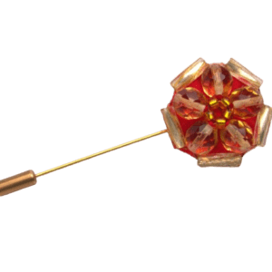 Žlutá korálková jehlice do klopy. Nápadný doplněk bude ladit k výrazné kravatě nebo kapesníčku. Pro Váš dámský doprovod nabízím náušnice ze stejných korálků.