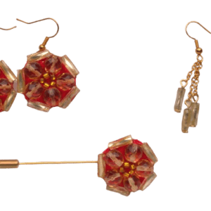 Žlutá korálková souprava. Elegantní pánská jehlice a dvoje náušnice.