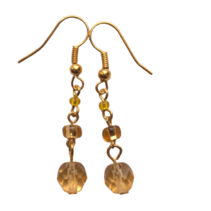 Žluté korálkové náušnice. Budou ladit s vašimi zlatými šperky. Můžete je doladit broží, sponkou nebo náramkem ze stejné soupravy.