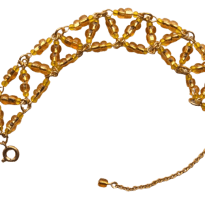 Žlutý korálkový náramek. Bude ladit s vašimi zlatými šperky. Dolaďte jej náušnicemi, broží nebo sponkou ve stejných barvách.