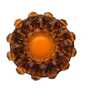 Oranžová korálková brož. Hodí se na sako nebo klopu sáčka. Bude ladit s Vašimi zlatými šperky. Doplňte ji náramkem nebo náušnicemi ze stejných korálků.