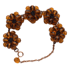 Oranžový korálkový náramek. Hodí se pro slavnostní příležitosti. Slaďte jej s náušnicemi či broží ze stejných korálků.