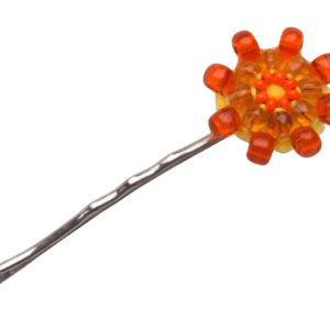 Oranžová korálková sponka. Hodí se jako dárek pro malou slečnu. Pevné perko neklouže z vlasů. Do soupravy si můžete vybrat náušnice, brož nebo náramek ze stejných korálků.