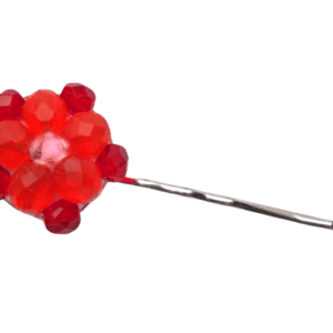 Červená korálková sponka. Hodí se jako dárek pro malou slečnu. Pevné perko neklouže z vlasů. Vyberte si k ní náušnice nebo náramek ze stejných korálků.