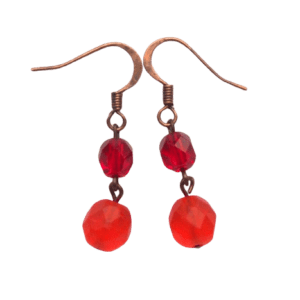 Červené korálkové náušnice. Sluší jarnímu typu. Hodí se k minimalistickému stylu. Doplňte je náramkem,či sponkou ze stejných korálků.