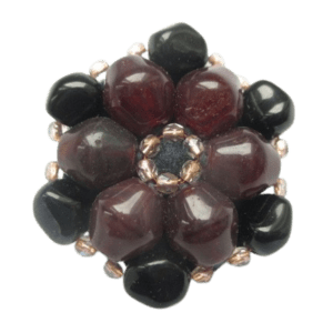 Drobná korálková brož. Hodí se jako dárek, nebo pro ty, kdo uvažují o své první broži.