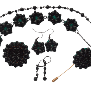 Černá korálková souprava. Vyberte si vlastní kombinaci pro každou příležitost.
