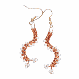 Drátkované náušnice s perleťovými korálky z měděného drátu, asymetrické, elegantní