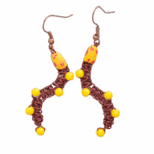 Červené drátkované náušnice se žlutými korálky z měděného drátu, asymetrický tvar