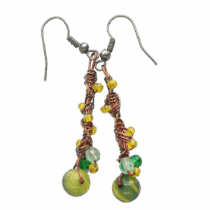 Drátkované náušnice se žlutými a zelenými korálky z měděného drátu, jarní svěží design
