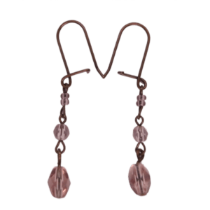 Dlouhé fialové korálkové náušnice z broušených korálků