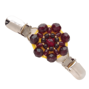 Malá vínová korálková oděvní spona s žlutou plstí, veselý doplněk k šátkům a plédům, doplnitelná náušnicemi.